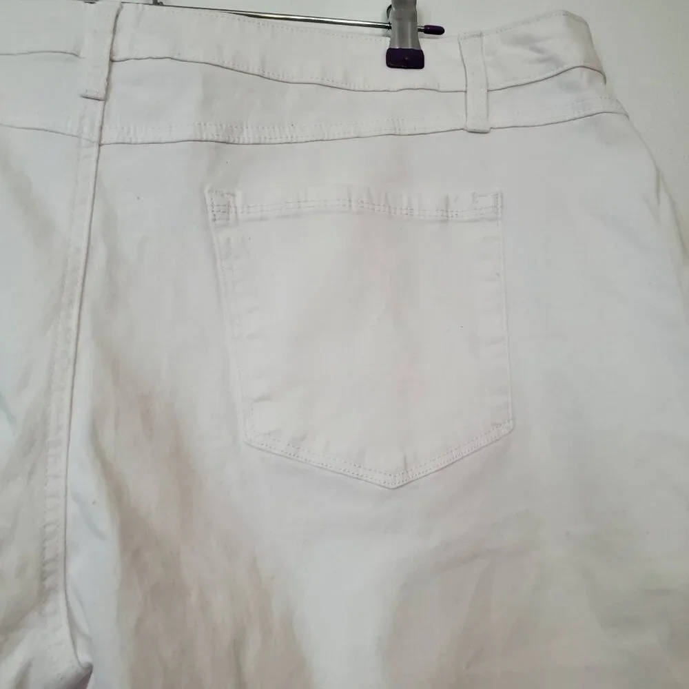 Women's Plus Size Bemuda Shorts 24W Set of 2 White A3 & Green St Johns Bay